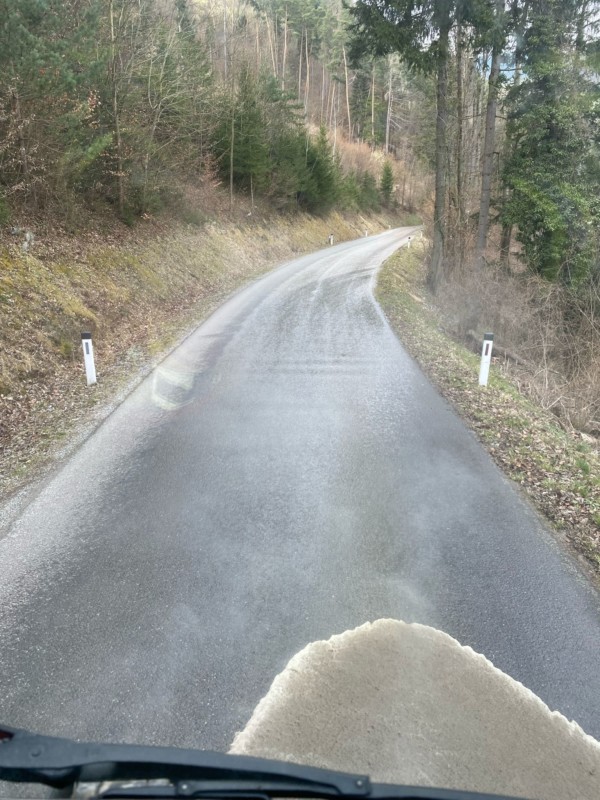 Güllespur auf der B216